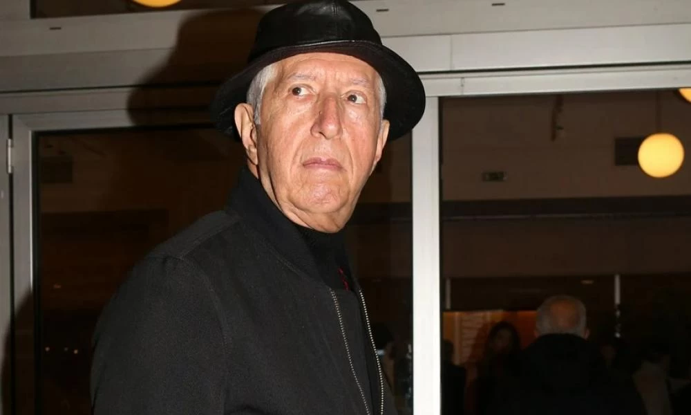 Τα «γυρνάει» ο Κωνσταντίνος Τζούμας για τις γυναικοκτονίες: Έκανα μαύρο χιούμορ, όπως κάνω σε όλες τις περιπτώσεις
